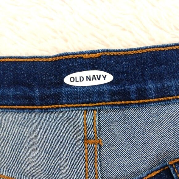 NWOT Old Navy Classic Blue Stretch Denim Women's Shorts Roll Cuff Size 8........ - Picture 2 of 6